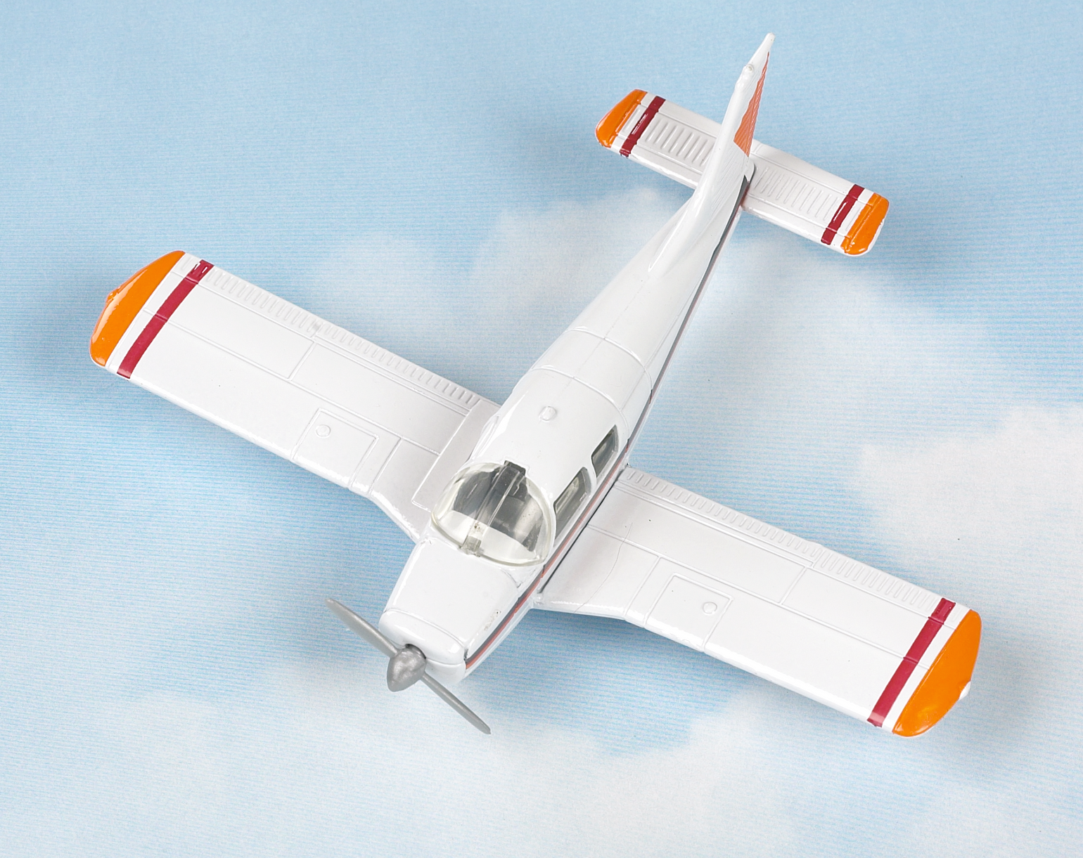 Hot Wings Piper Cherokee